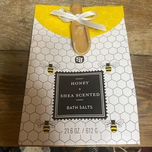 Honey and she’s scented bath salts with scoop by SJ